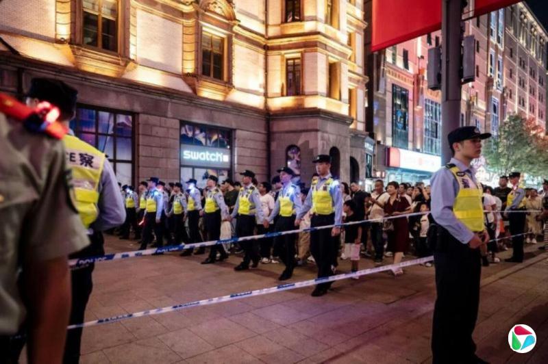 中国国庆中秋长假出游激增 首日铁路旅客创新高