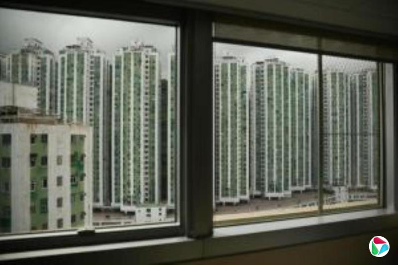 昔日劏房学生登红馆舞台 李家超:多管齐下精准扶贫