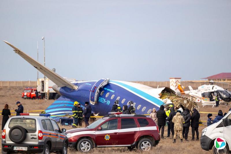 2024年12月25日,阿塞拜疆航空公司一架客机在哈萨克斯坦西部城市阿克套近郊坠毁。机上有67人,其中38人罹难。(法新社)