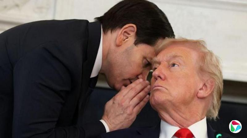 鲁比奥特朗普贴近耳边说悄悄话