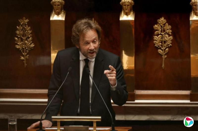 法总理赢得社会党关键支持 或能挺过不信任动议