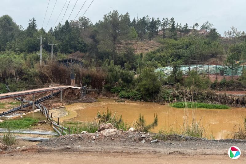 江西龙南郊外的一个重稀土金属矿,摄于今年4月。特朗普说,他对中国关于稀土金属及其制品宣布的新出口管制感到措手不及。