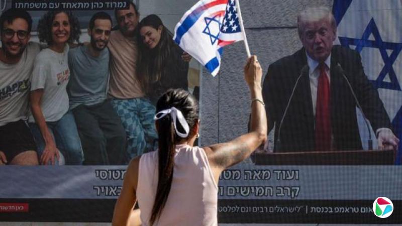 特拉维夫的人群同时观看了人质获释和特朗普访问以色列的镜头