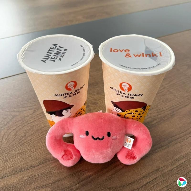 买奶茶搭配子宫玩偶 中国知名茶饮“沪上阿姨”引争议