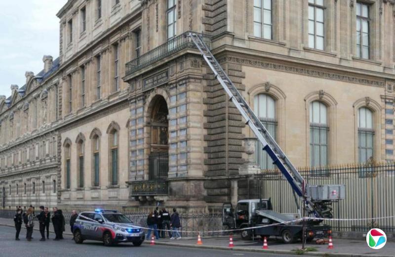 法国卢浮宫遭抢劫 痛失多件无价珠宝