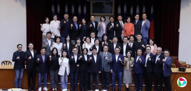 郑丽文回应贺电强调九二共识愿赴陆会习