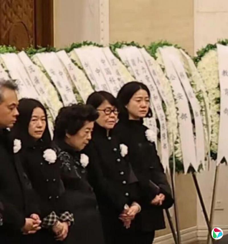 杨振宁遗体告别仪式举行 北京八宝山送别群众排长队