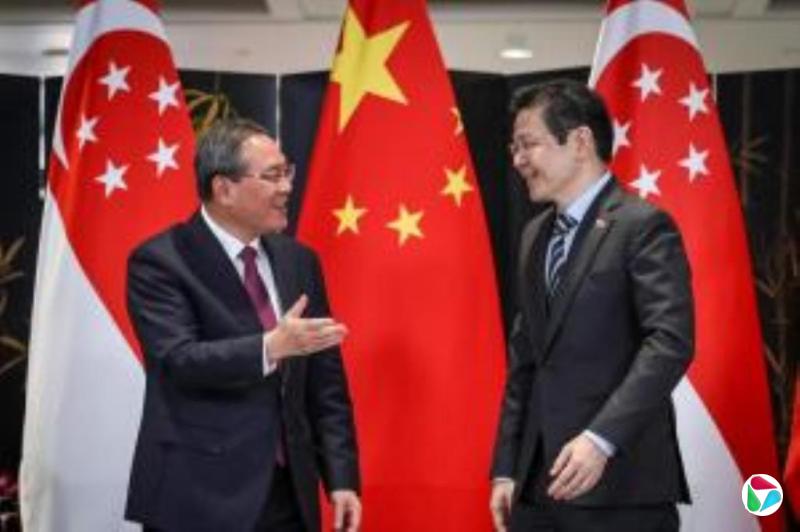 郑栅洁等六位中国部级高官陪同李强访问新加坡