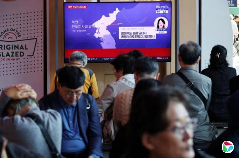 特朗普访韩前夕 朝鲜试射巡航导弹