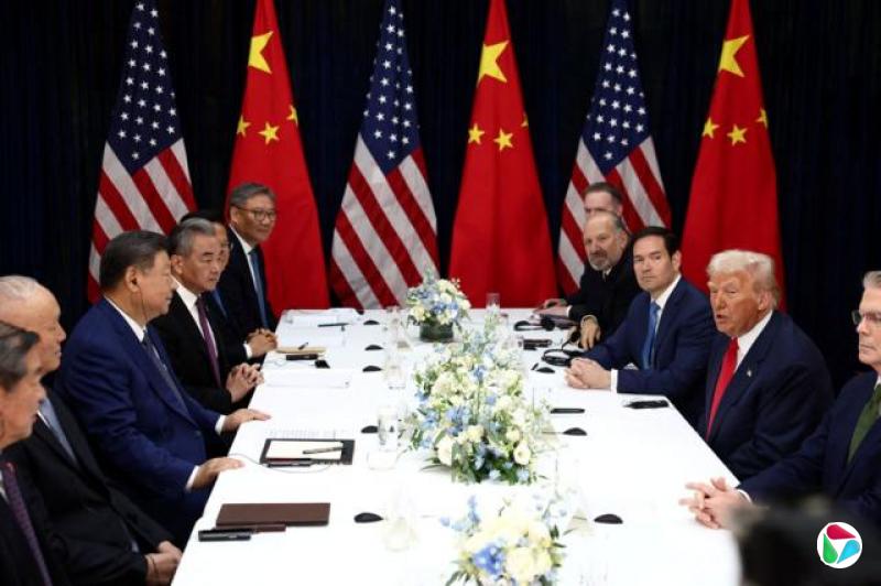 美国总统特朗普和中国在韩国釜山金海国际机场举行双边会晤