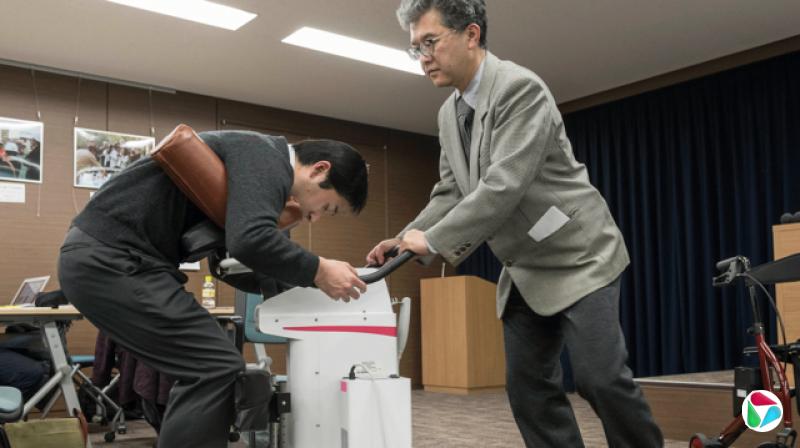 机器人HUG示范移动辅助