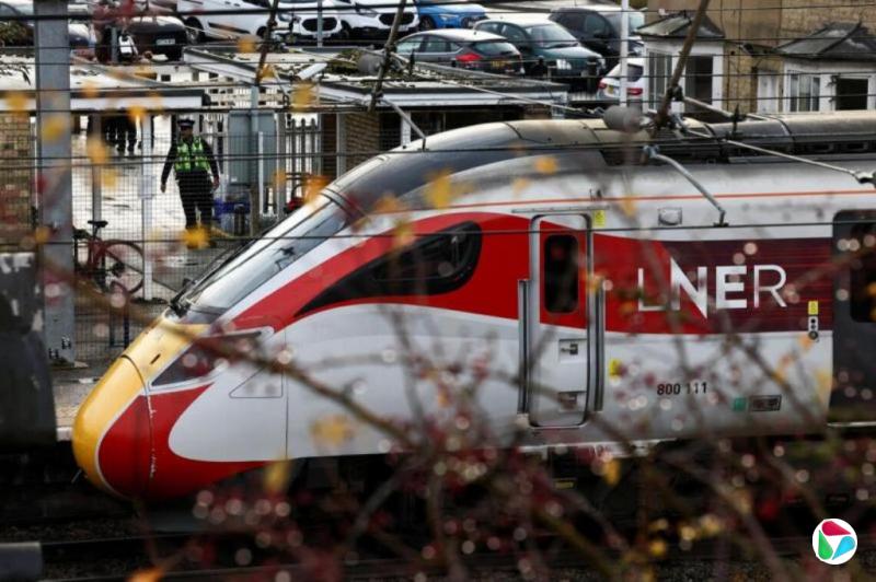 英国当局确认火车持刀伤人案只有一名嫌疑人