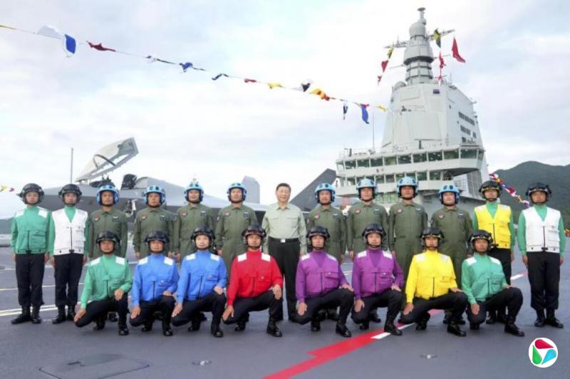 中国首艘电磁弹射型航母福建舰入列 习近平登舰视察