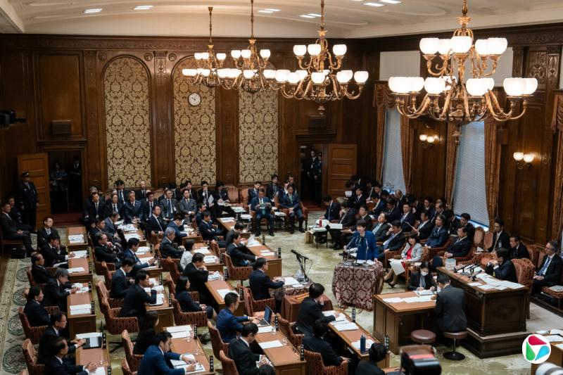 高市早苗周五在国会发言时承认,她清晨的准备工作给工作人员“造成了不便”。