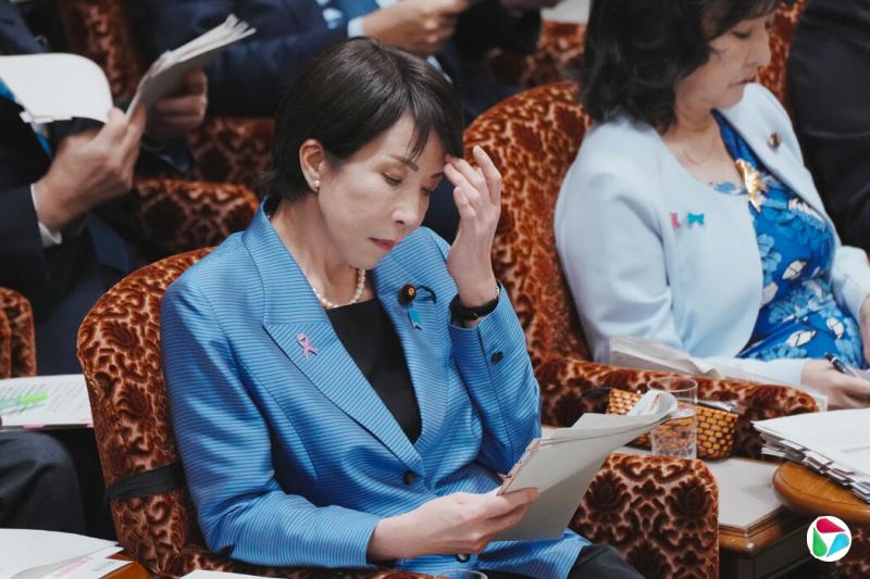 日本首相高市早苗周三出席东京预算委员会会议。