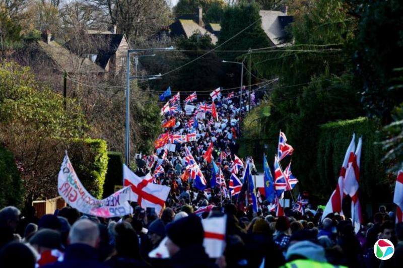 戴庆成:移英港人日子不好过