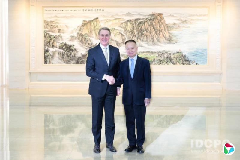 刘海星会美驻华大使:中联部愿推动两国政党加强沟通