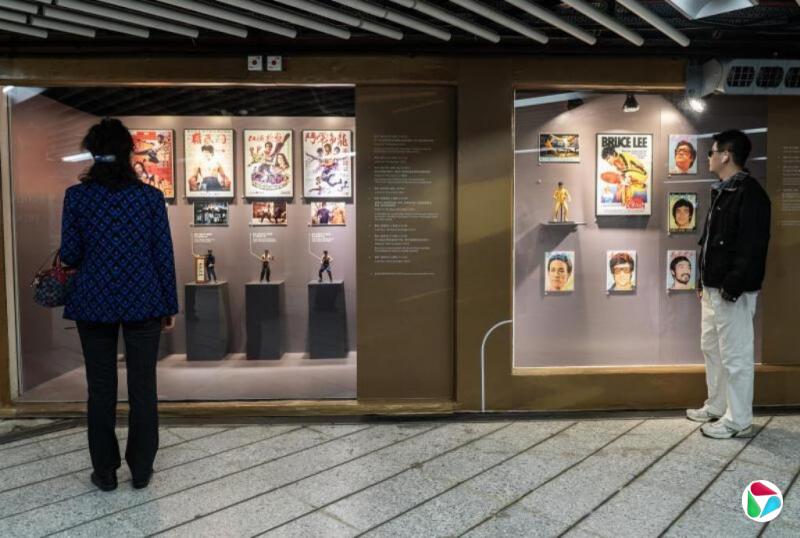 李小龙诞生85周年 港铁两站设纪念展