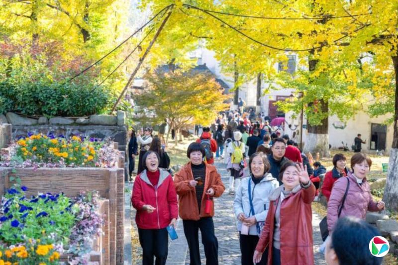 中国多地为中小学生放秋假拉动家庭消费