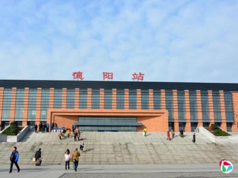 四川发生列车撞人事故 致两名工作人员死亡