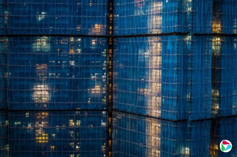 香港大火后港府考虑淘汰竹棚架 被批评为转移焦点