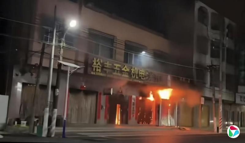 广东汕头一五金店发生火灾 已致12人死亡