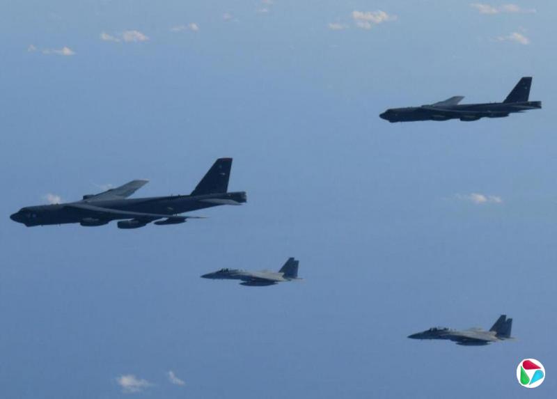 美日战机联演展示武力 回应中俄联合空中巡航