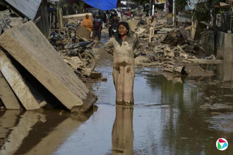 君不见:泥泞中无语问苍天